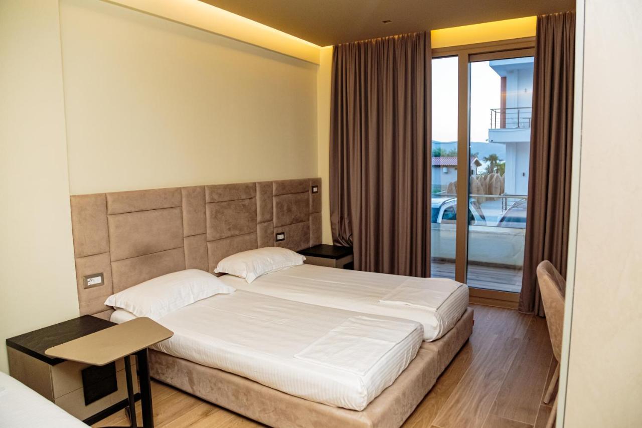 Vogue Boutique Hotel Vlorë エクステリア 写真