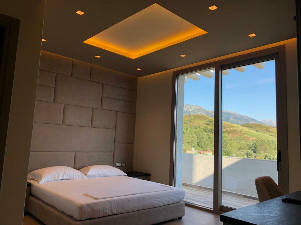 Vogue Boutique Hotel Vlorë エクステリア 写真